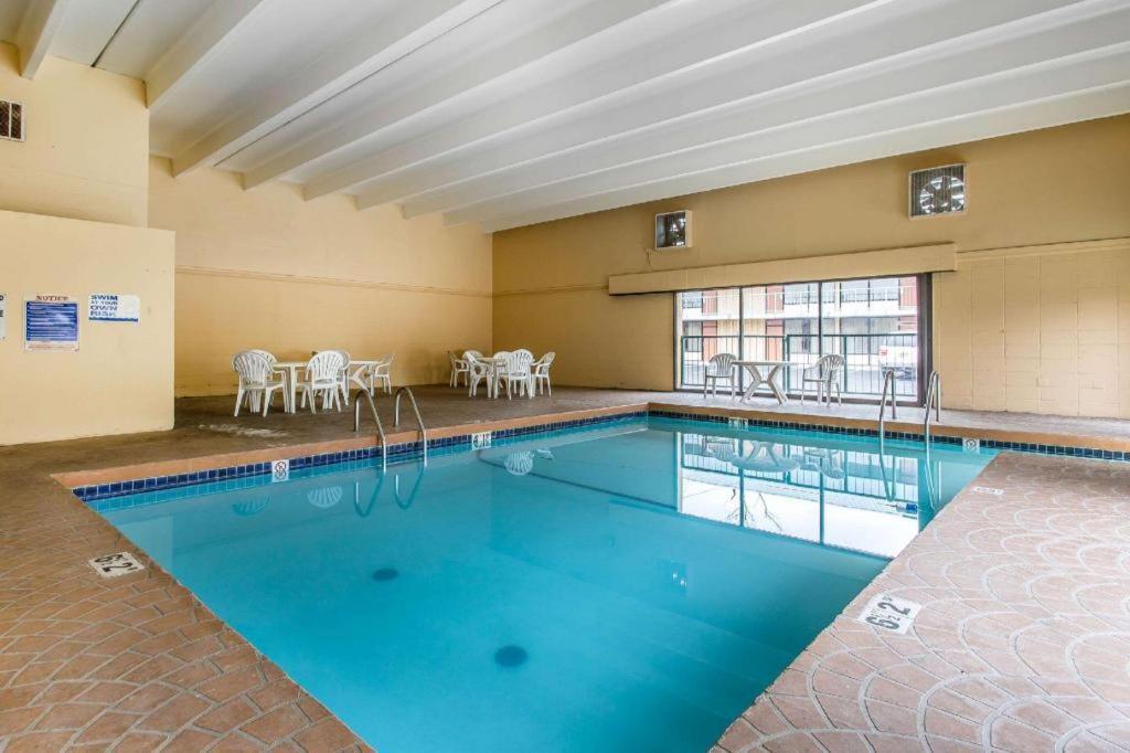 Rodeway Inn Лотон Екстер'єр фото